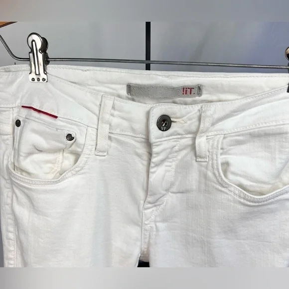 !iT. Cropped Ankle Jeans - Picture 3 of 4